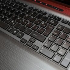 Não acha a barra invertida? Veja como digitar \ e | facilmente