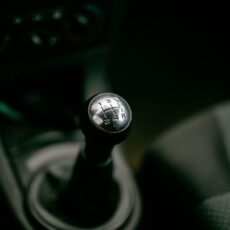 Qual marcha tem mais força no carro e por quê
